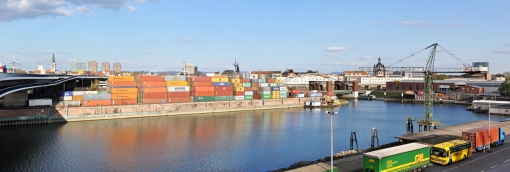 Panorama Hafen Mannheim mit Containern